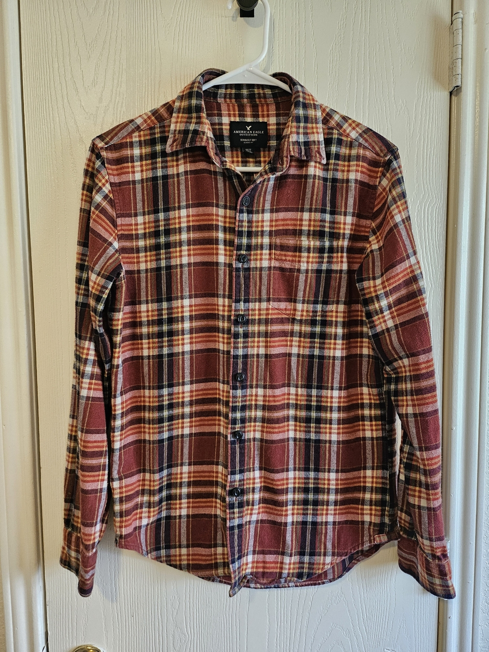 Men's American Eagle Outfitters red and orange plaid flannel button-down shirt